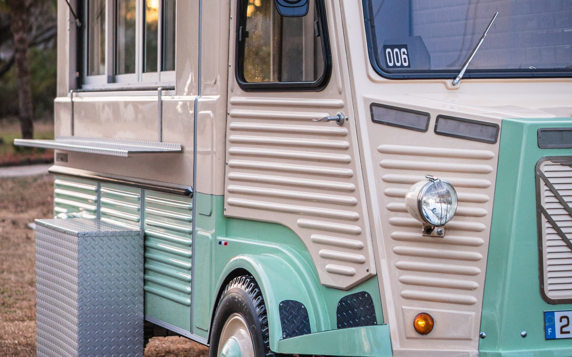 Common Tides craft coffee trailer serving espresso at an outdoor event on the North Carolina coast near Wilmington